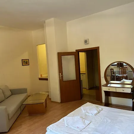 Apartment Pm Services Flora *