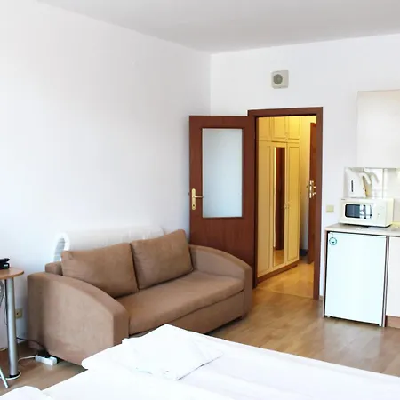 Pm Services Flora Apartment *