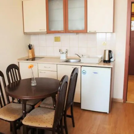 Pm Services Flora Apartment *