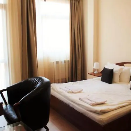 Pm Services Flora Apartment *