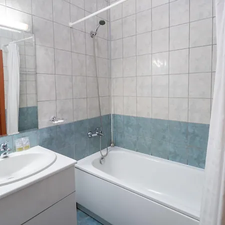 Pm Services Flora Apartment