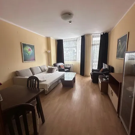 Pm Services Flora Apartment *
