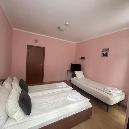 Pm Services Flora Apartment