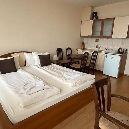 Pm Services Flora Apartment *