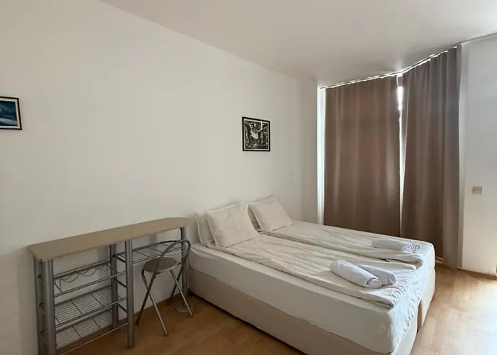 Pm Services Flora Апартаменты